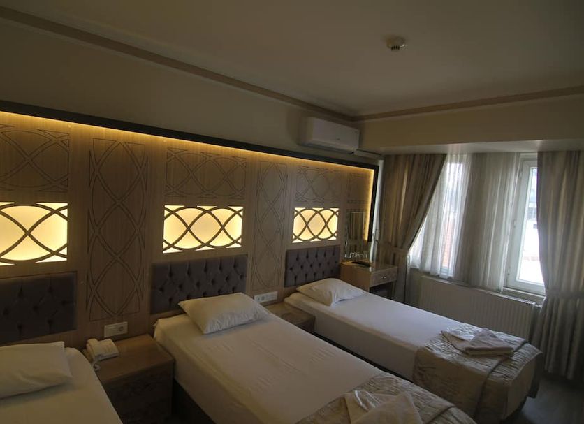 Grand Liza Hotel Istanbul twin room with three beds and window curtains