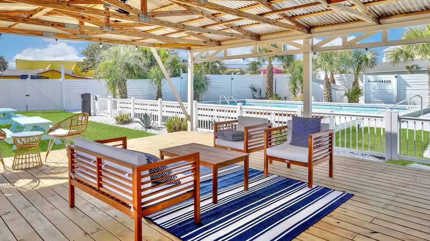 Bahama Breeze Suites