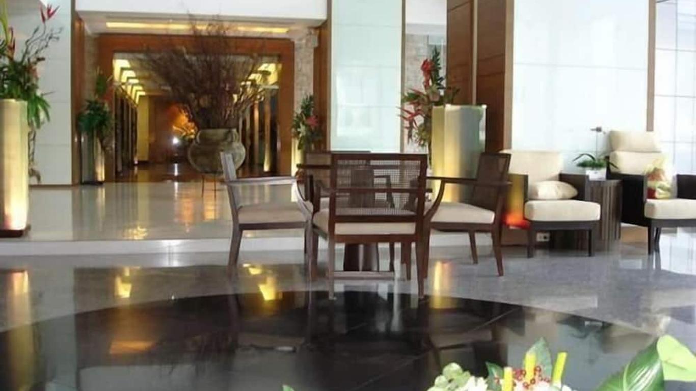 Baan Sathorn Riverfront