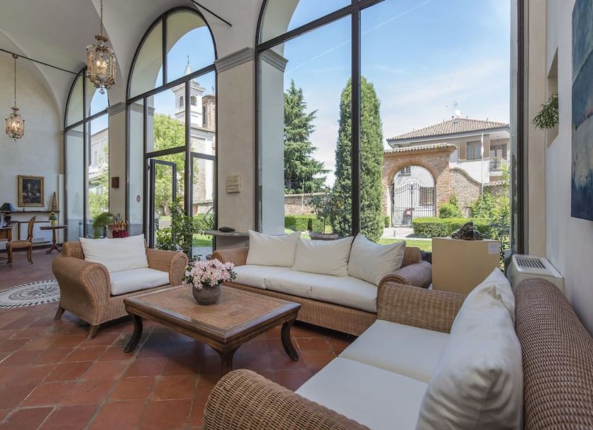 Sunstar Hotel Piemont in Asti: elegant lounge with arched windows and garden views