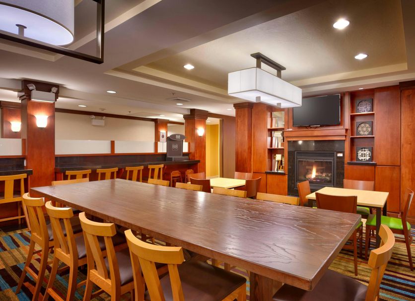 Fairfield Inn & Suites by Marriott Boise Nampa lobby lounge with fireplace, high tables and bar seating