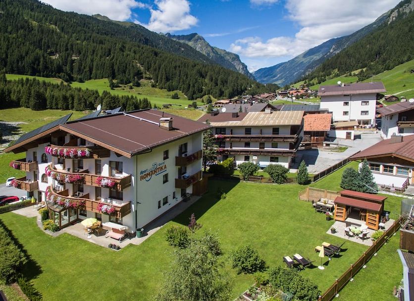 Hotel Garni Romantika in St. Leonhard im Pitztal with alpine valley and mountain views