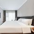 Hanting Express Chengdu New Shuhan Branch guest room with bed, wall TV and window light