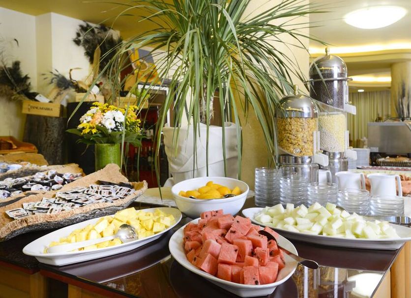 Buffet Photo