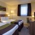 Holiday Inn Leamington Spa - Warwick room with two twin beds and desk in Leamington Spa