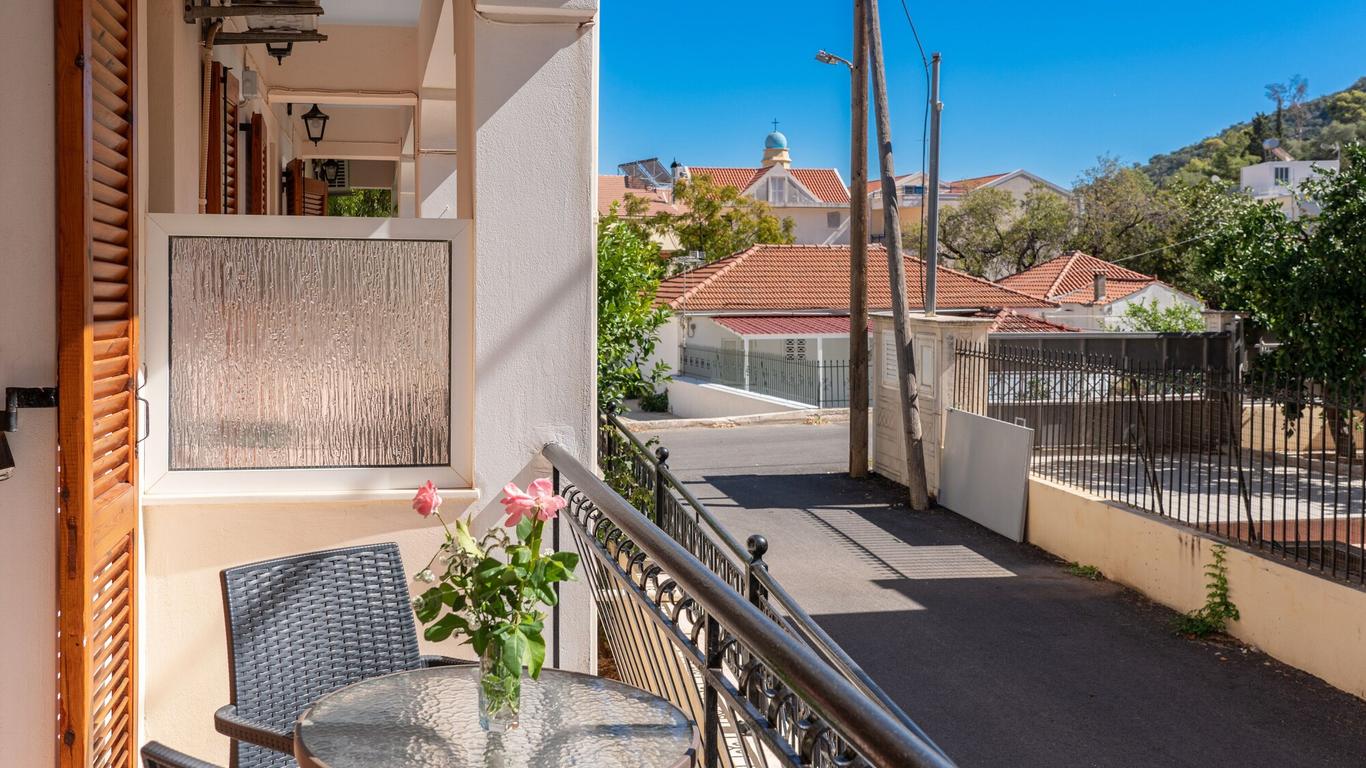 Alexatos Studios & Apartments