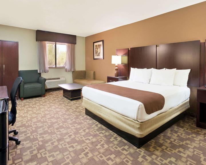 Super 8 By Wyndham Chandler Phoenix 92 Chandler Hotel Deals Reviews Kayak