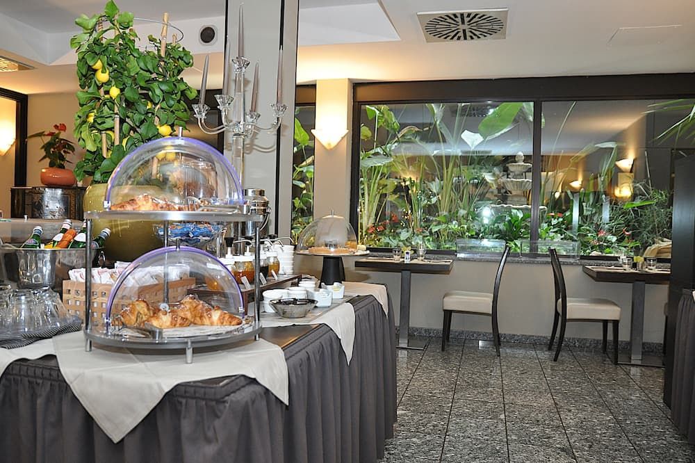 Buffet Photo