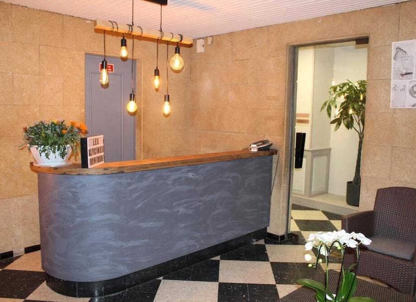 Front desk Photo