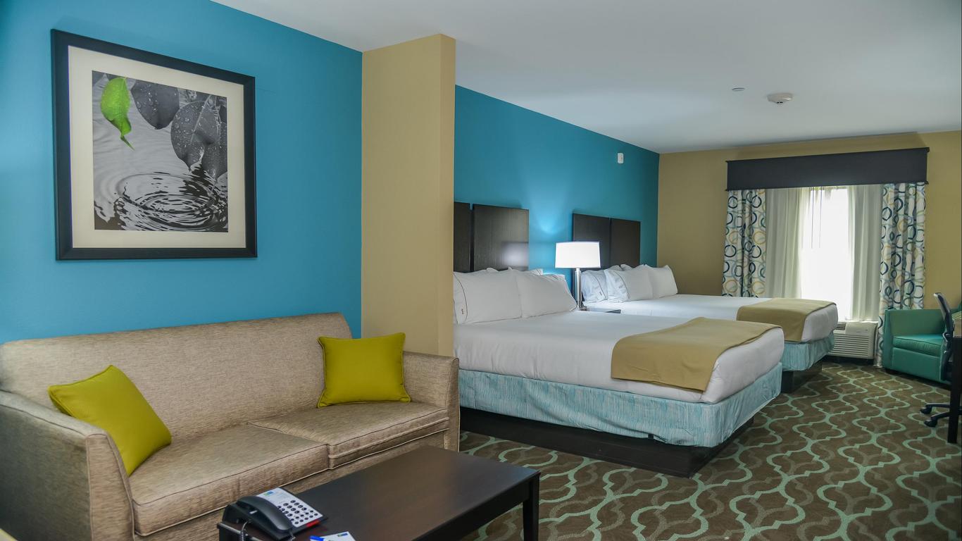 Holiday Inn Express & Suites Cuero