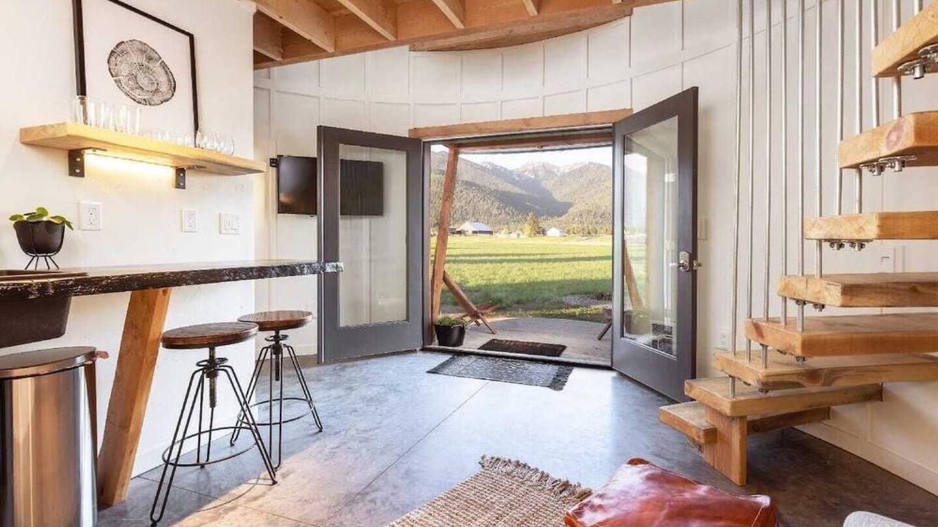 Clark Farm Silos - 5 Silo Mountain View Retreat