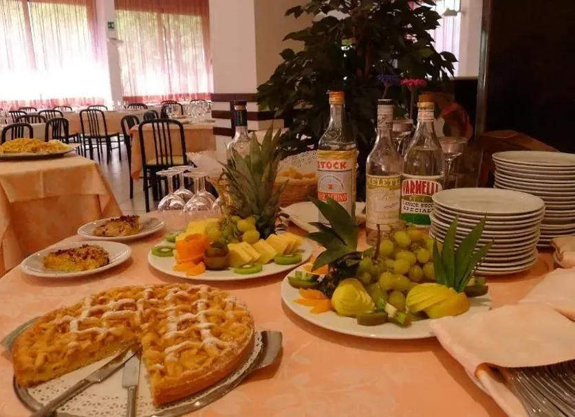 Buffet Photo