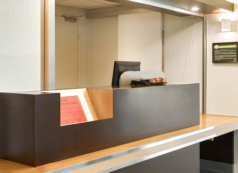 Front desk Photo
