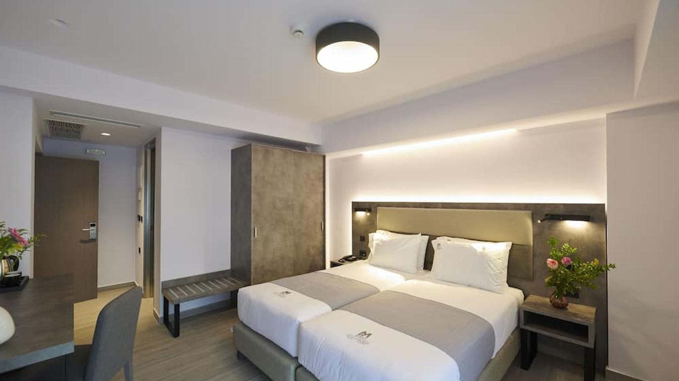 Meni Hotel & Apartments