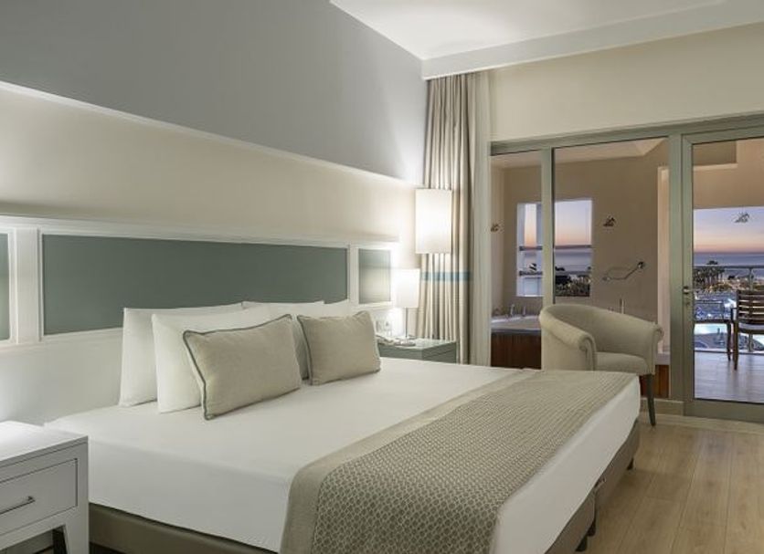 Arcanus Hotels Sorgun room with king bed, desk, balcony doors and sea view in Side