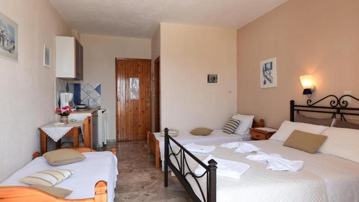 Vrohaki Studios & Rooms