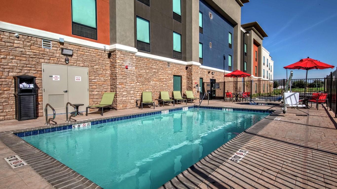 Hampton Inn Fresno Airport