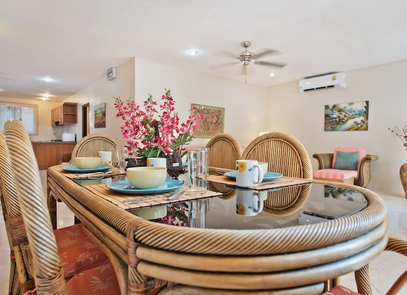 Dining room Photo