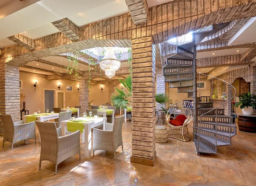 Restaurant Photo