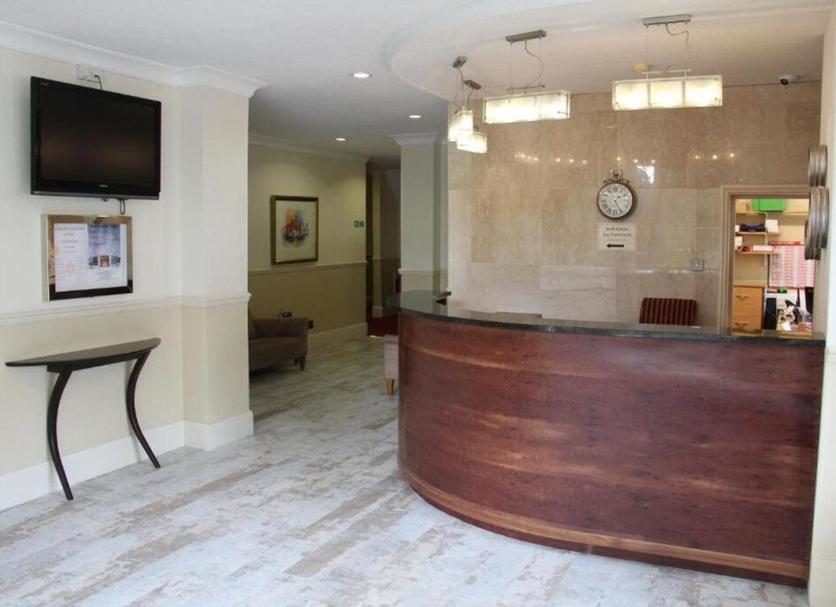 Front desk Photo