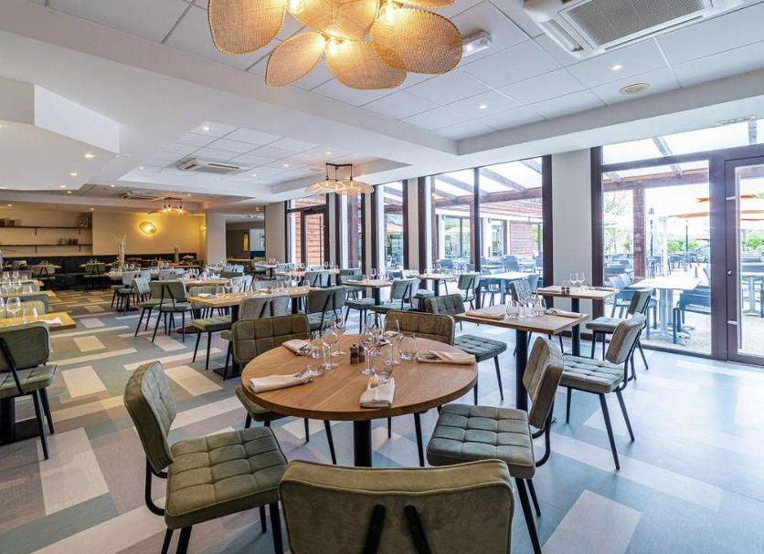 Restaurant Photo