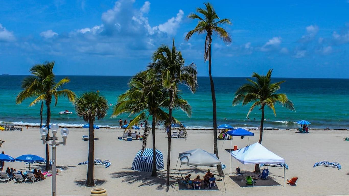 Hollywood Sands Resort