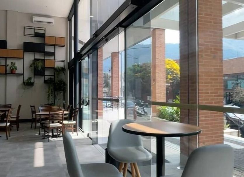 Hotel Lieto in Poços de Caldas dining area with floor-to-ceiling windows and mountain view