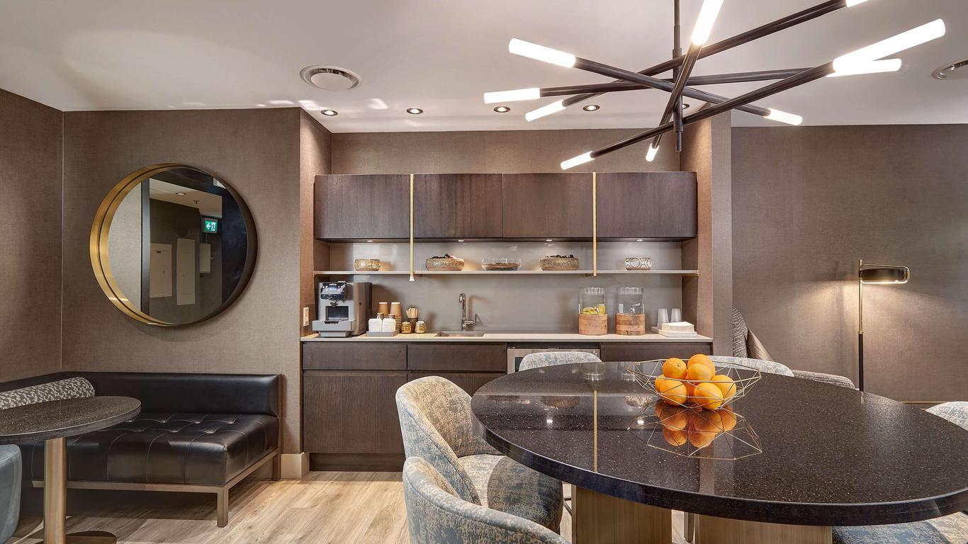 Town Inn Suites Hotel