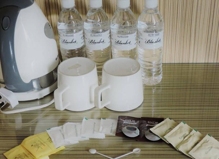 The Blanket Hotel Seberang Jaya, Butterworth: in-room kettle, mugs, bottled water and tea sachets