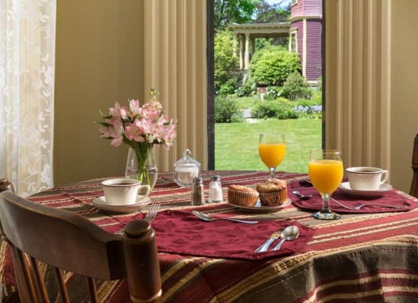 Dining room Photo