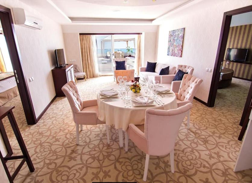 Dining room Photo