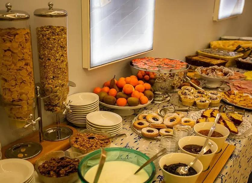 Buffet Photo