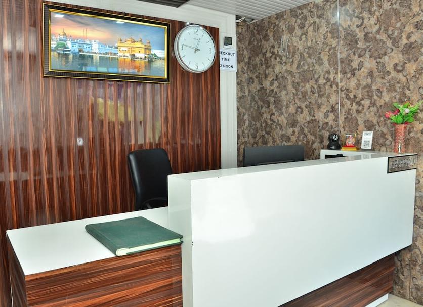 Front desk Photo