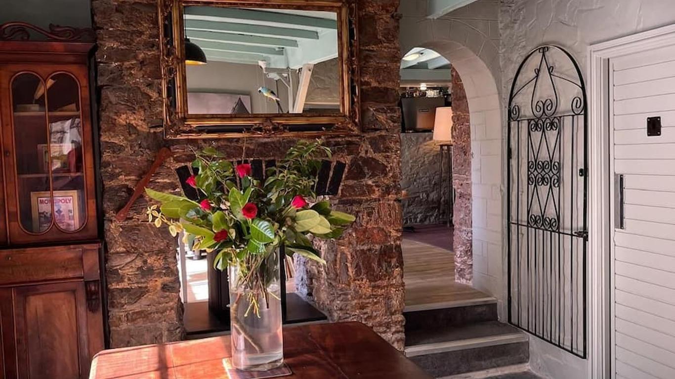 Smugglers Hotel