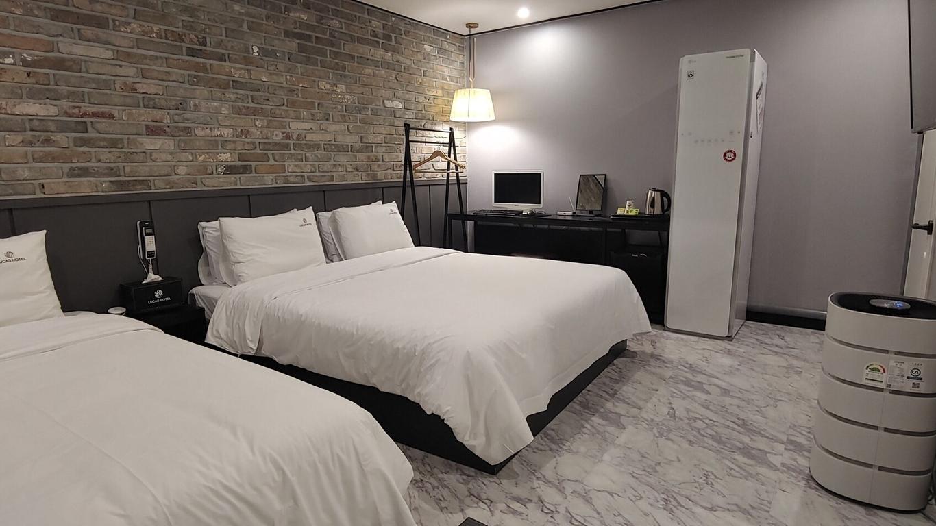 Lucas Hotel