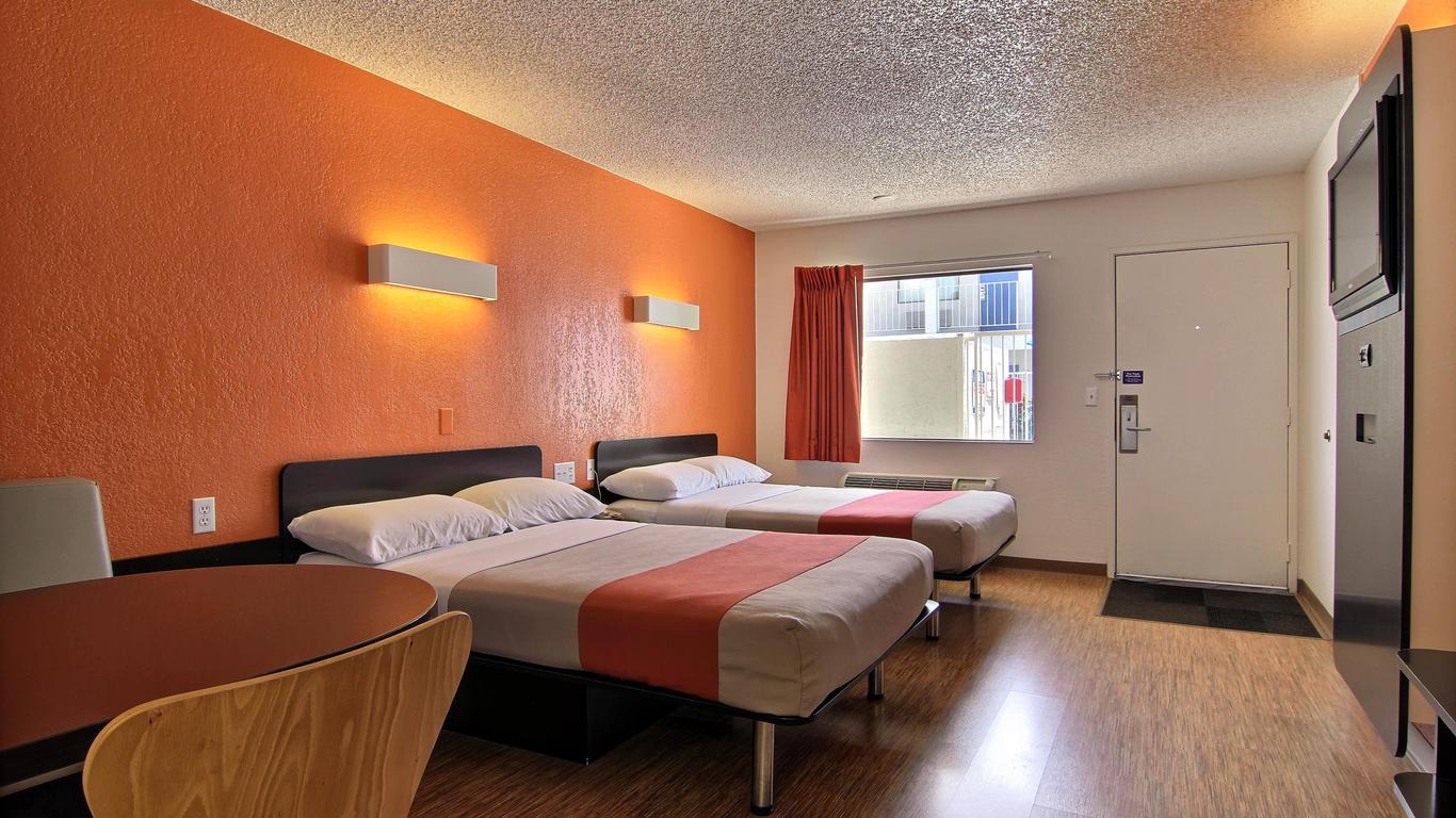 Motel 6 Albuquerque - Coors Road $57. Albuquerque Hotel Deals & Reviews