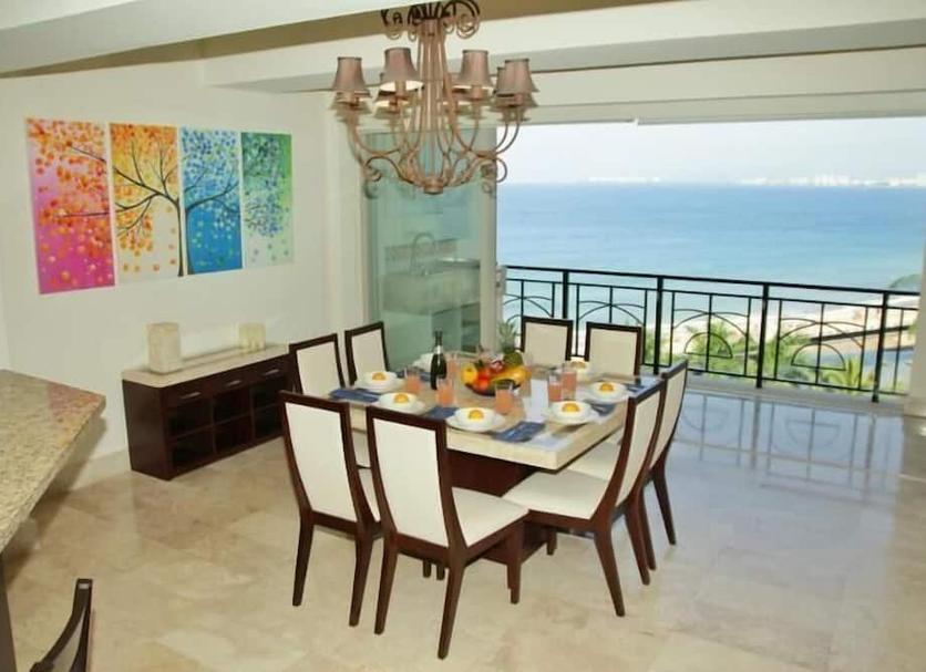 Dining room Photo