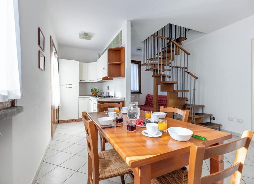 Dining room Photo