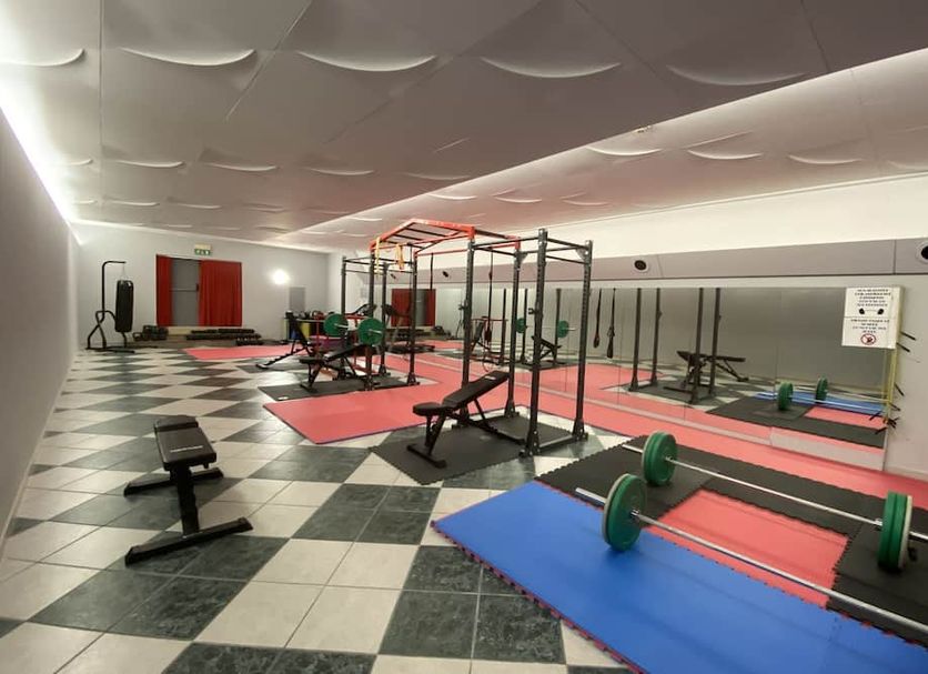 Hotel Parco Delle Rose fitness room with weights, benches and exercise equipment in San Giovanni Rotondo