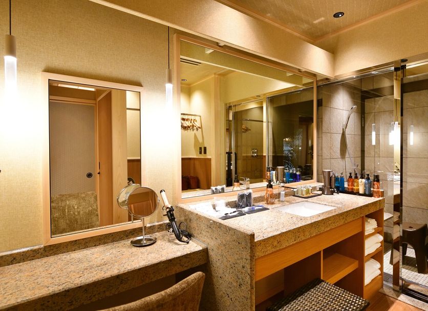 Kyo Yunohana Resort Suisen in Kameoka bathroom with double sinks, large mirror and glass shower