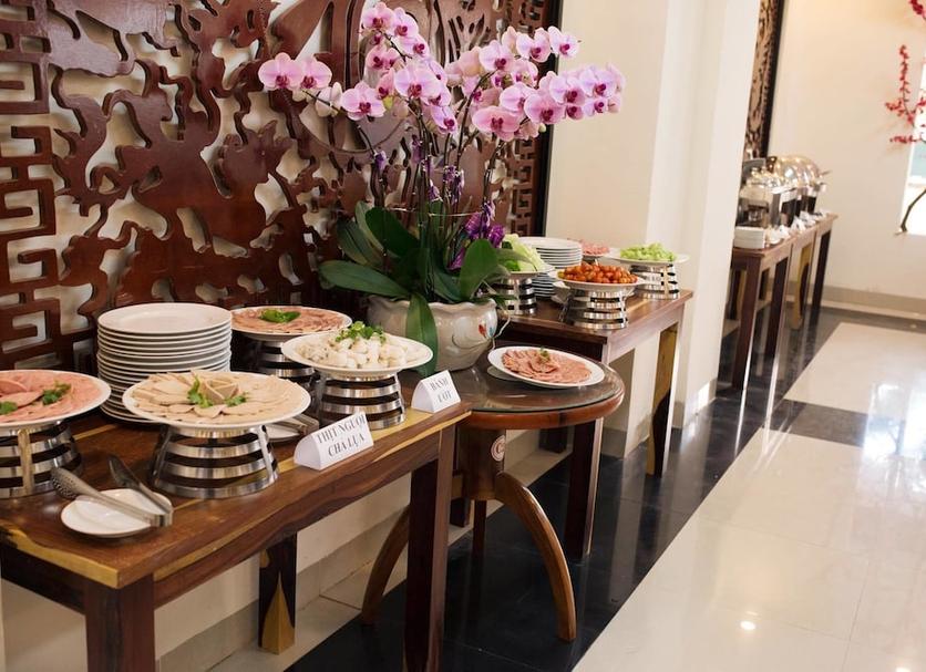 Buffet Photo