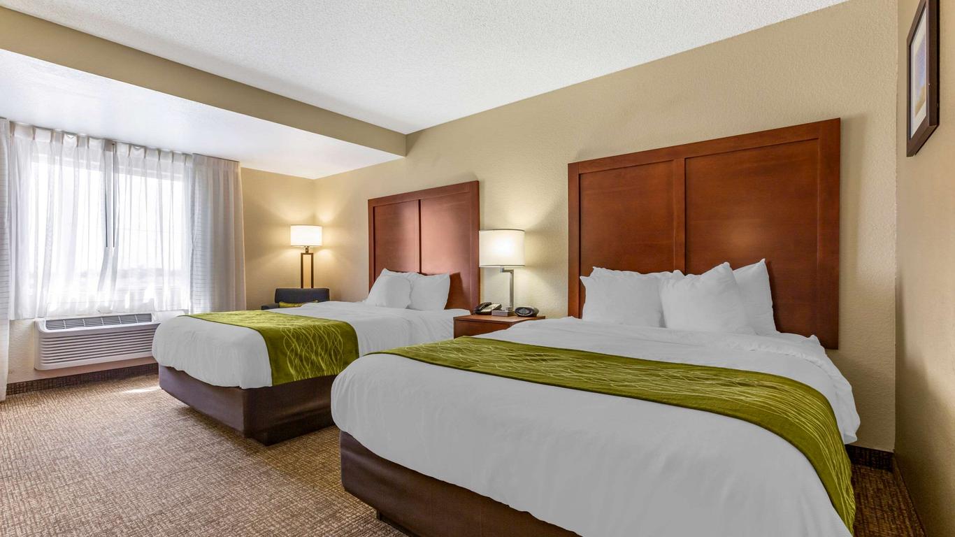 Comfort Inn and Suites Phoenix North - Deer Valley