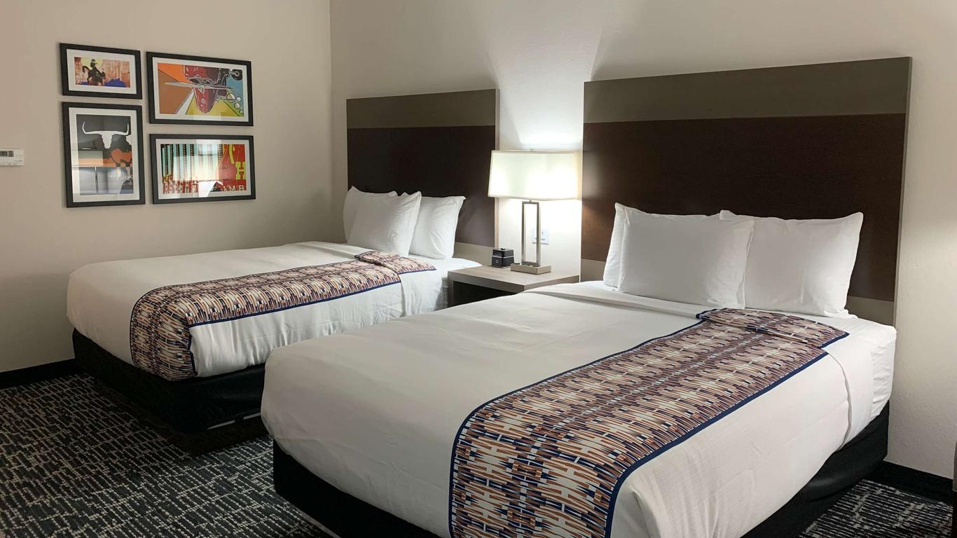 La Quinta Inn and Suites by Wyndham-Red Oak TX IH-35E