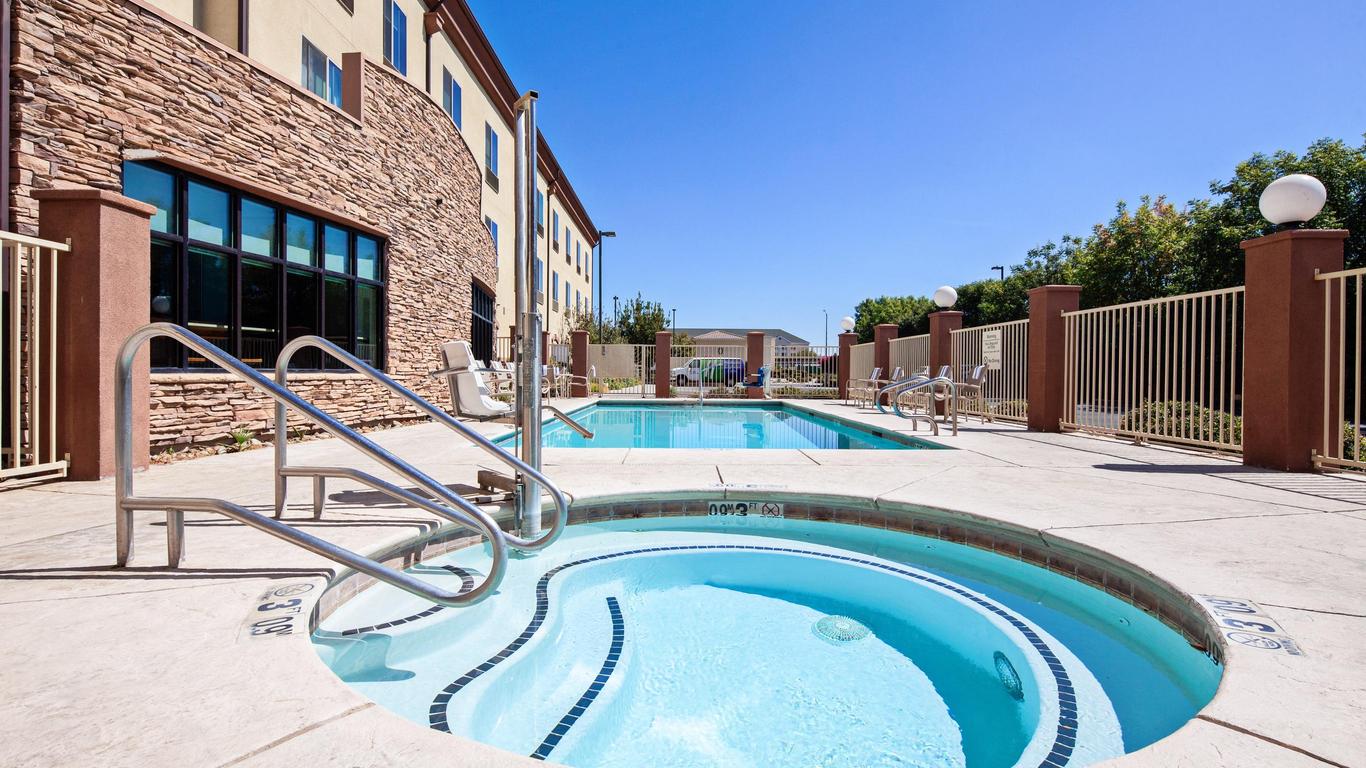 Holiday Inn Express & Suites Clovis-Fresno Area