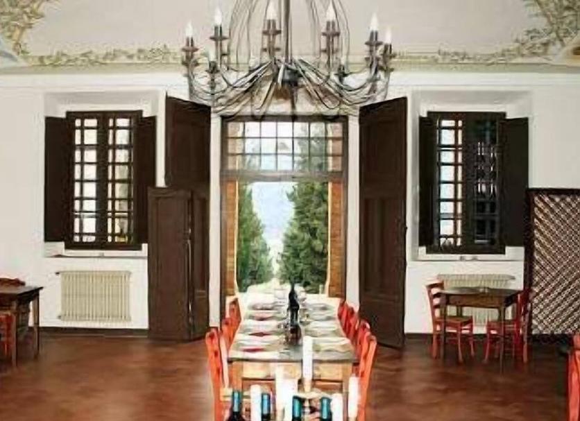 Dining room Photo