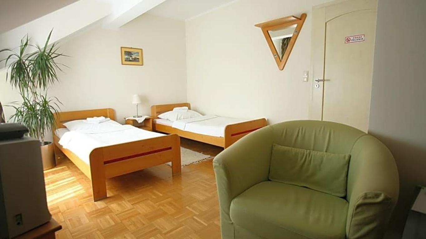 Hotel Azyl