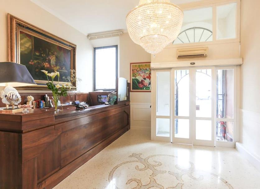 Front desk Photo