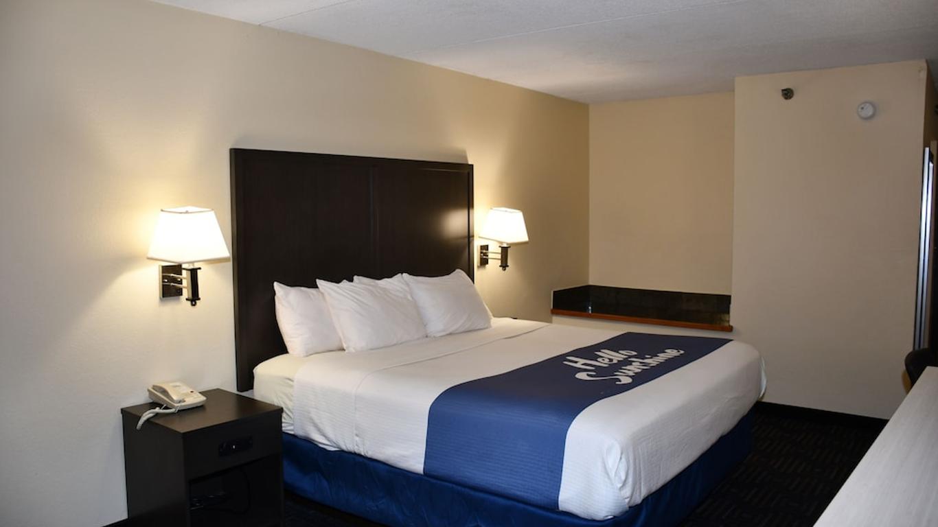 Days Inn by Wyndham Mounds View Twin Cities North