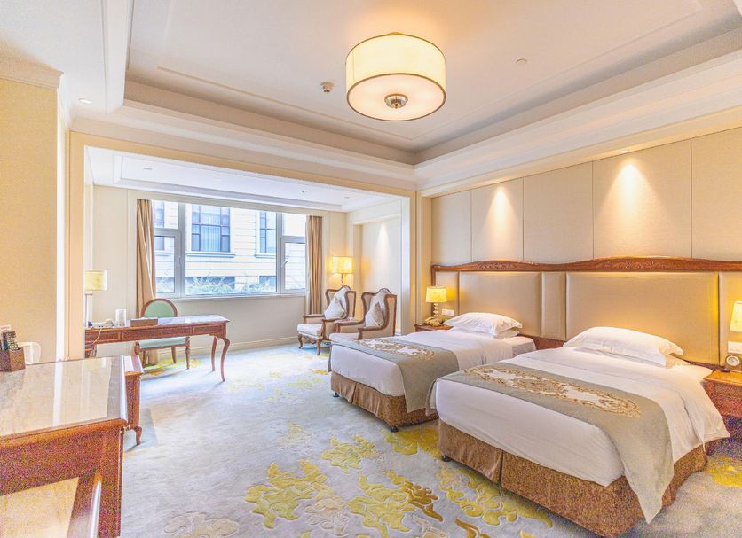 Dongjiao State Guesthouse Nanjing twin-bed guest room with seating area and large window