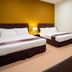 Orkid Inn Mahkota Cheras, Kuala Lumpur: twin beds in a simple hotel room with bedside lamp